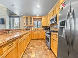 3 Kings Condo near PCMR Base with Pool Hot Tub Retreat - Image 4
