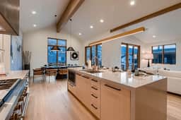 Spacious Mountain Oasis 1060 with Hot Tub and Outdoor Lounge - Image 4