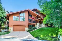 2430 Ultimate Deer Valley Getaway Hot Tub and 2 Gold Utah Ski Passes - Image 2