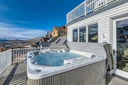 Mountain Majesty 311 Luxury Retreat in the Heart of Old Town - Image 2