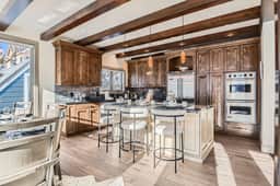 Mountain Majesty 311 Luxury Retreat in the Heart of Old Town - Image 4