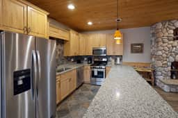Timberwolf 3D Mountain Escape with Hot Tub Retreat - Image 4