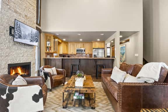 3 Kings Condo near PCMR Base with Pool Hot Tub Retreat - Image 1