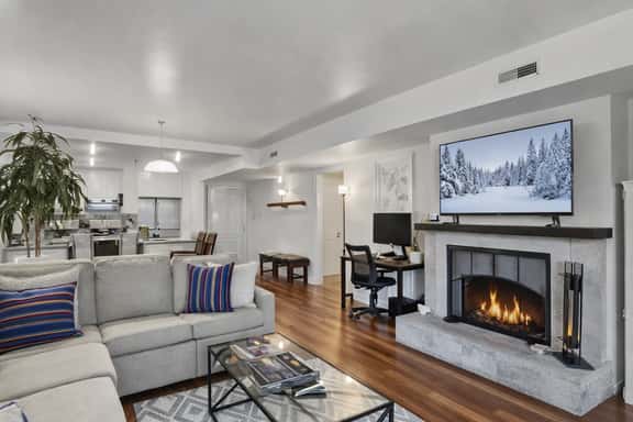 Park City Dream Condo Walk to Slopes Dining and Nightlife 129 - Image 1