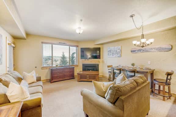 Heart of Canyons Village Walk to Lifts 226 - Image 1