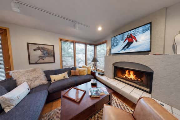 1382 Empire Mountain Escape Hot Tub and Ski Access - Image 1