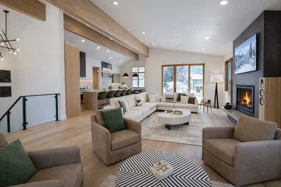 Spacious Mountain Oasis 1060 with Hot Tub and Outdoor Lounge - Image 1