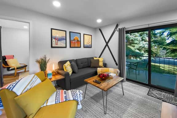 Cozy Red Pine Ski Condo Pool Hot Tub Park City - Image 1
