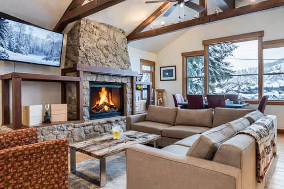 Luxury Old Town Retreat with Hot Tub Walk Everywhere 145 - Image 1