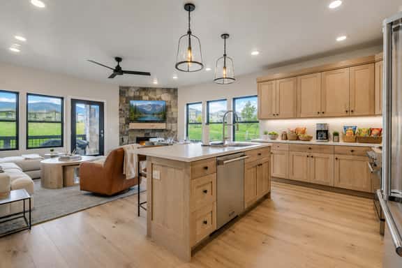 Luxury New Build w Ski Storage Fire Pit BBQ 1122 voss - Image 1