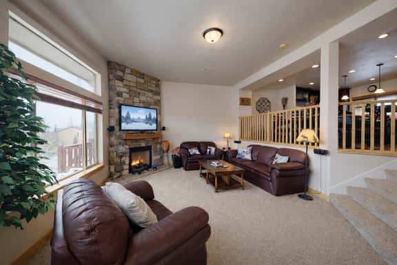 Spacious Ski Retreat 5452 with Pool Hot Tub and Garage - Image 1