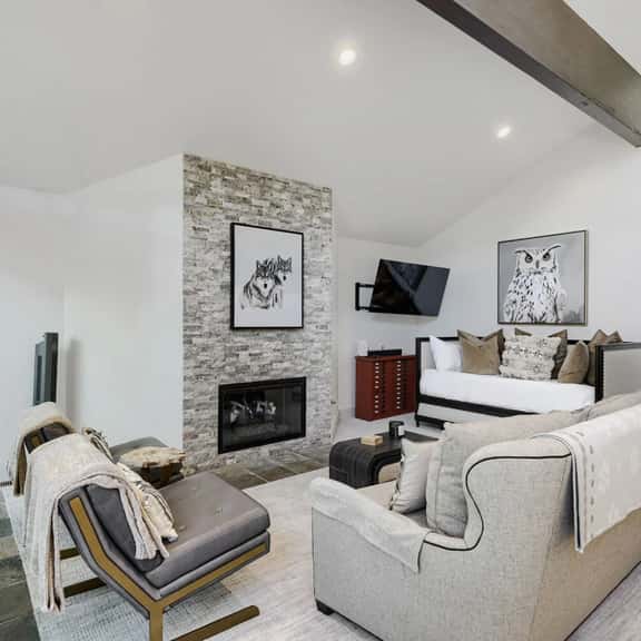 1111 Stonebridge Cir - Image 1