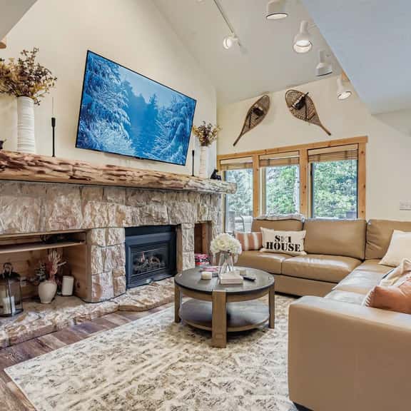 Deer Valley Condo Retreat Close to Skiing Hiking Hot Tub 402 - Image 1