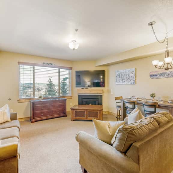 Heart of Canyons Village Walk to Lifts 226 - Image 1