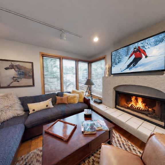 1382 Empire Mountain Escape Hot Tub and Ski Access - Image 1