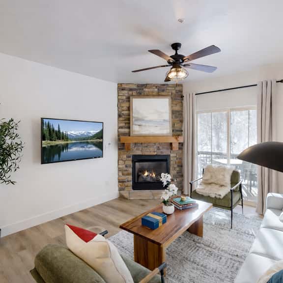 5569 Gold Medal Getaway Cozy Mountain Escape with Hot Tub - Image 1