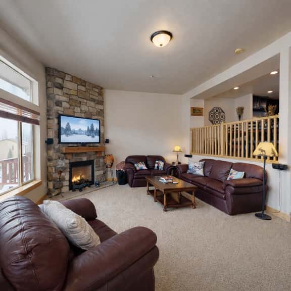 Spacious Ski Retreat 5452 with Pool Hot Tub and Garage - Image 1