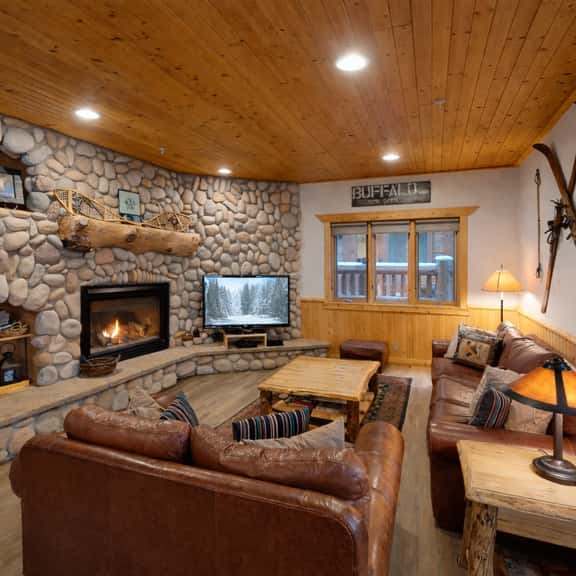 Timberwolf 3D Mountain Escape with Hot Tub Retreat - Image 1