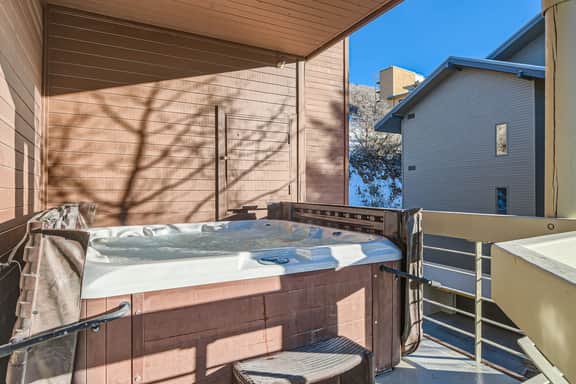 100 Yards to Lift Powder Run Modern AC Spa 24B - Image 2