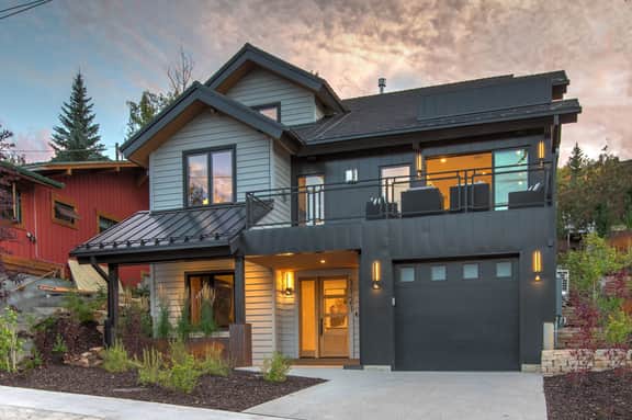 1121 Norfolk Luxury 5 Bedroom Retreat Near Main Street and Slopes - Image 3