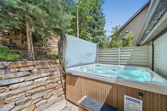 Luxury 6 Bedroom Old Town Escape Near Skiing and Dining 80 - Image 4