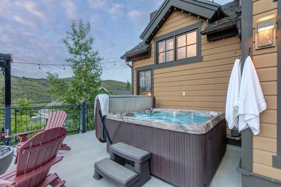 1138 Skiers Paradise Luxury Home Near Main Street and Slopes - Image 2