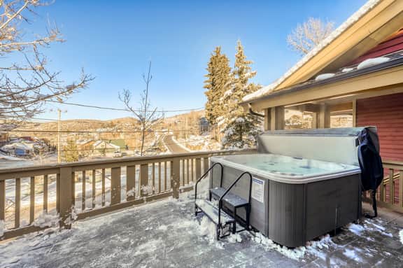Main Street Lookout Walk Everywhere Mountain Views Hot Tub 19 - Image 2