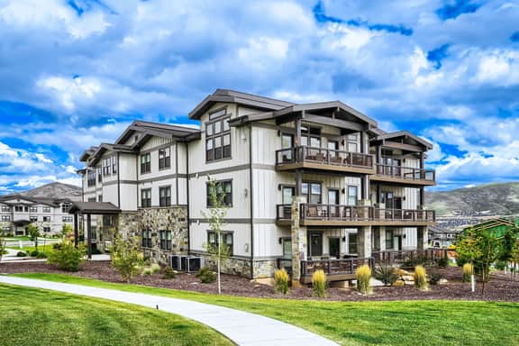 Jordanelle-Deer Valley Escape- Family-Pet Friendly 102 - Image 3