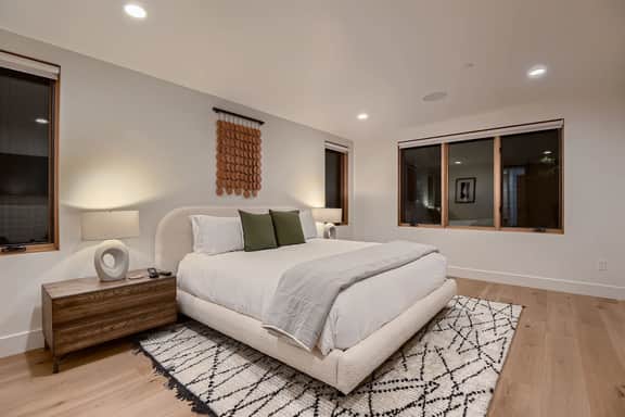 Spacious Mountain Oasis 1060 with Hot Tub and Outdoor Lounge - Image 5