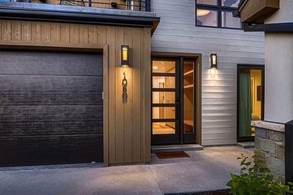 Spacious Mountain Oasis 1060 with Hot Tub and Outdoor Lounge - Image 3