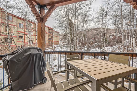 5569 Gold Medal Getaway Cozy Mountain Escape with Hot Tub - Image 3