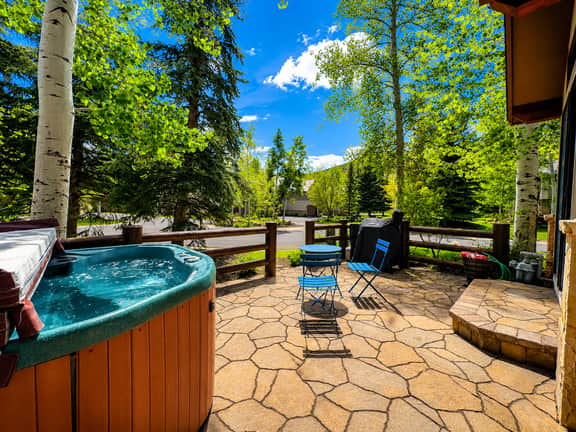 2480 Lakes Escape Hot Tub Deer Valley Shuttle - Image 2