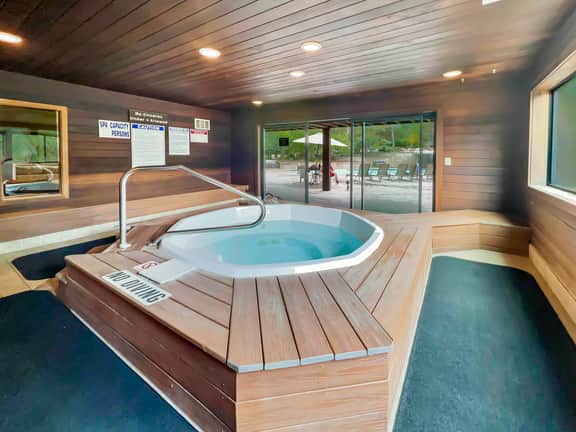 Cozy Red Pine Ski Condo Pool Hot Tub Park City - Image 2