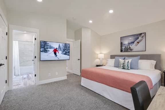 Chalet Central Walk to Main Street and Skiing 1269 - Image 5