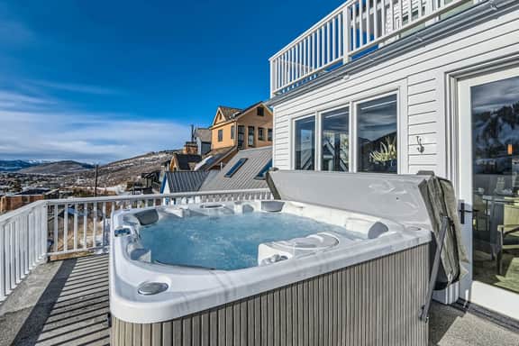Mountain Majesty 311 Luxury Retreat in the Heart of Old Town - Image 2