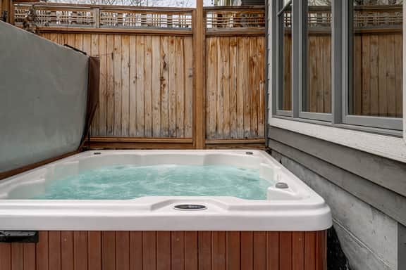 920 Modern Mountain Escape in the Heart of Park City - Image 2