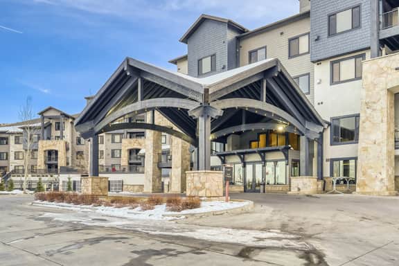 Silverado 124 Ski Condo Pool Hot Tub Retreat - Image 3
