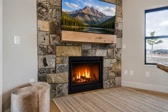 Luxury New Build w Ski Storage Fire Pit BBQ 1122 voss - Image 5