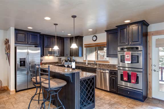 Spacious Ski Retreat 5452 with Pool Hot Tub and Garage - Image 4