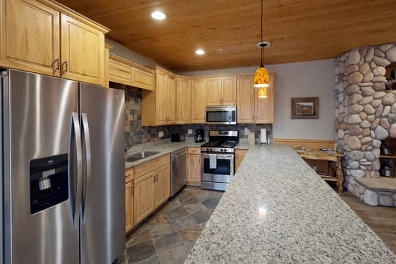 Timberwolf 3D Mountain Escape with Hot Tub Retreat - Image 4